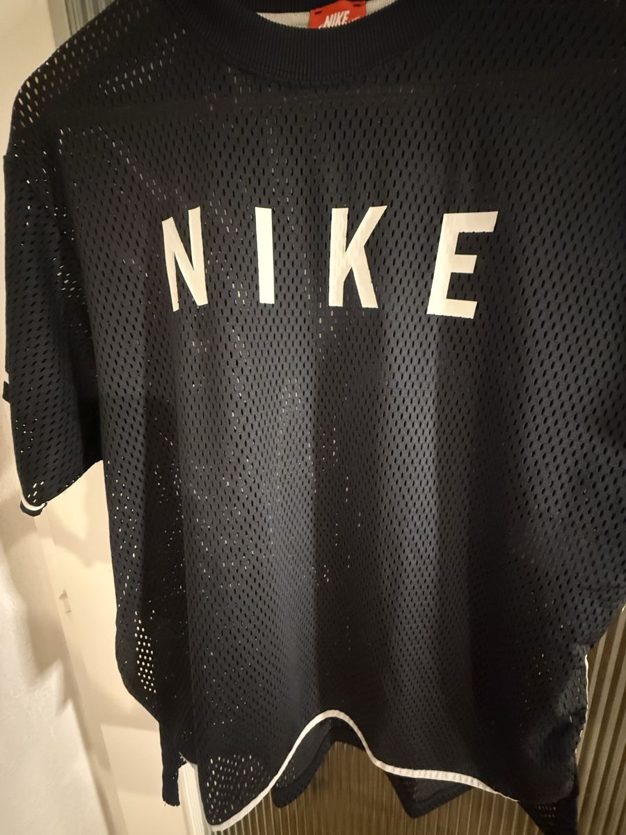 Nike T-Shirts: T-shirt Nike noir – Gebraucht aus Monthey von iri_9pt5 2
