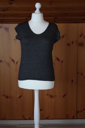 T - Shirt PIECES schwarz-weiss fein gestreift Gr. M