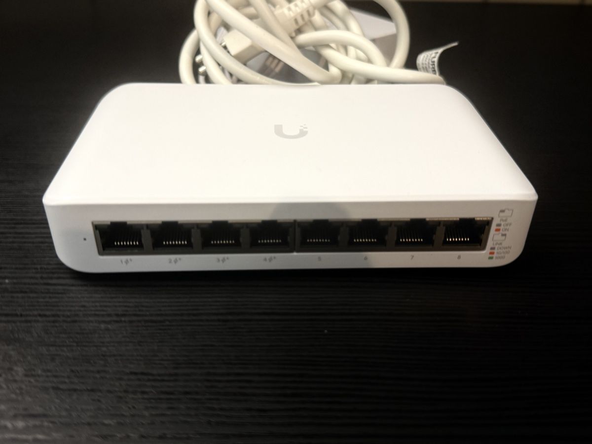 Ubiquiti Hub & Switch: Unifi Switch Lite 8 POE Neuwertig – Nuovo (secondo la descrizione) da Wolhusen venduto da technicsII 3