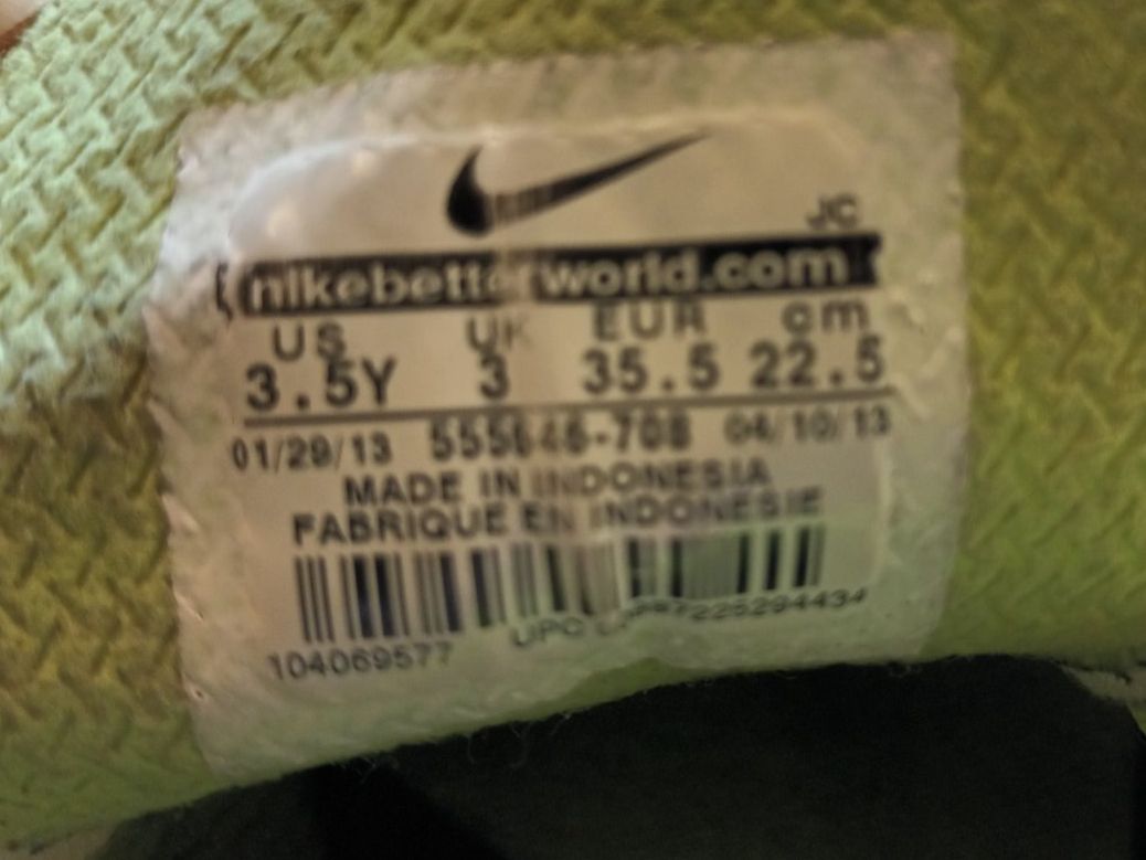 Nike Schuhe für Jungen: Kinderhallenschuhe, 35,5 EUR – Gebraucht aus Eschenbach LU von mst_chs7 2