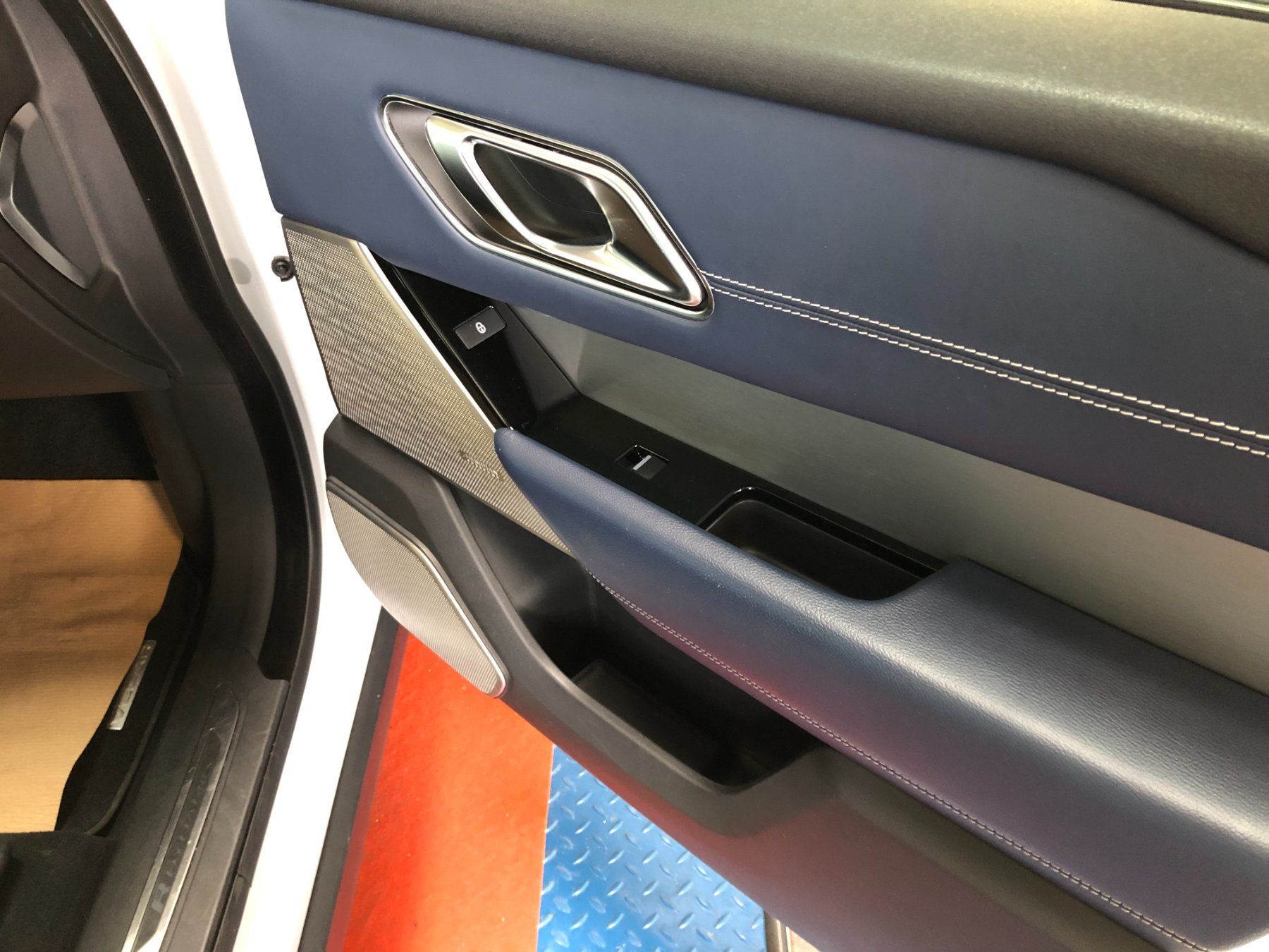Land Rover Automobili: LAND ROVER Range Rover Velar R-Dynamic D 300 S Automatic – Usato da Gampelen venduto da Steuer0 7