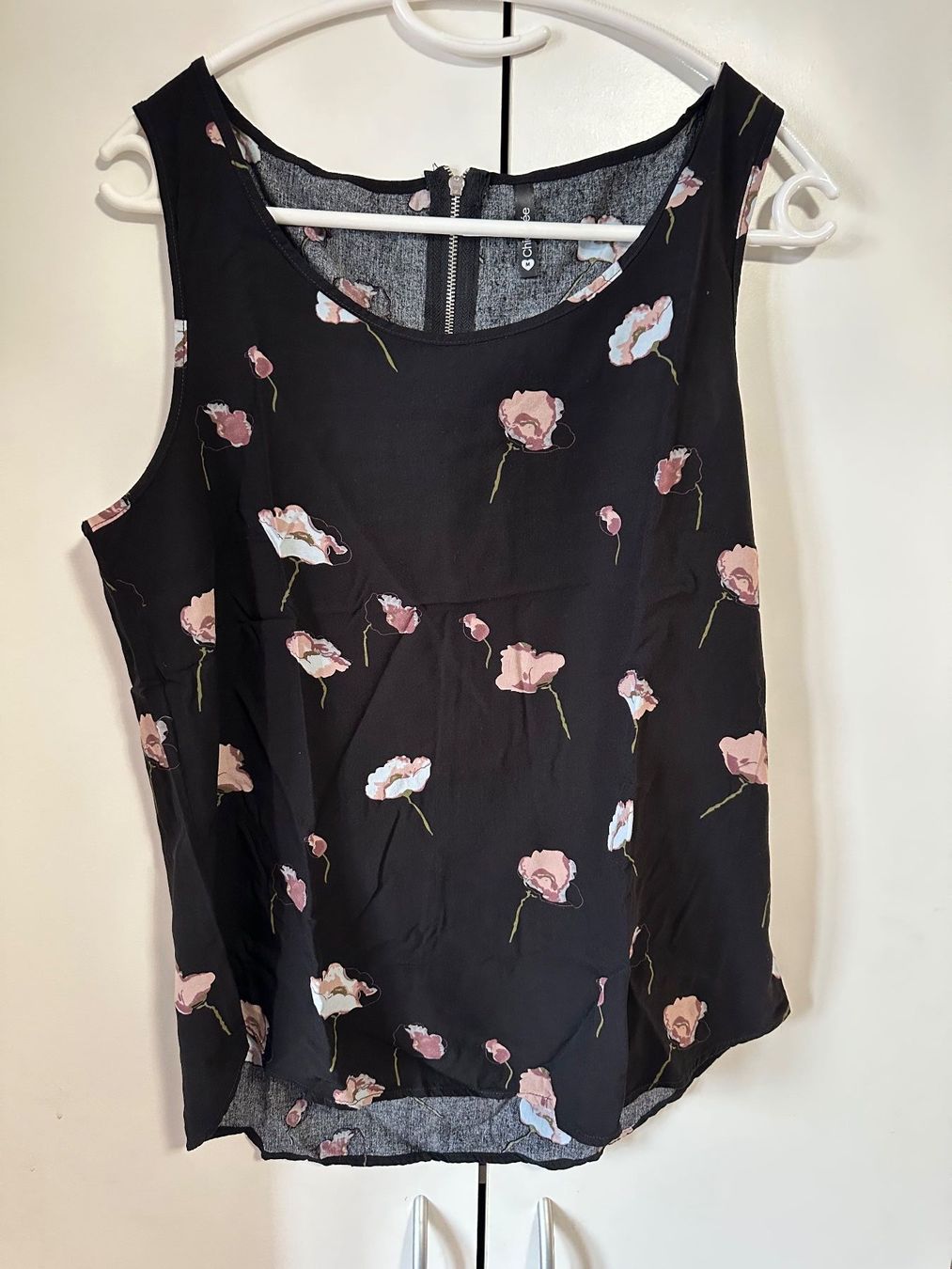 Tops: Schwarzes Blumentop von Chicorée (M) – Gebraucht aus Schaan von Hermine2018