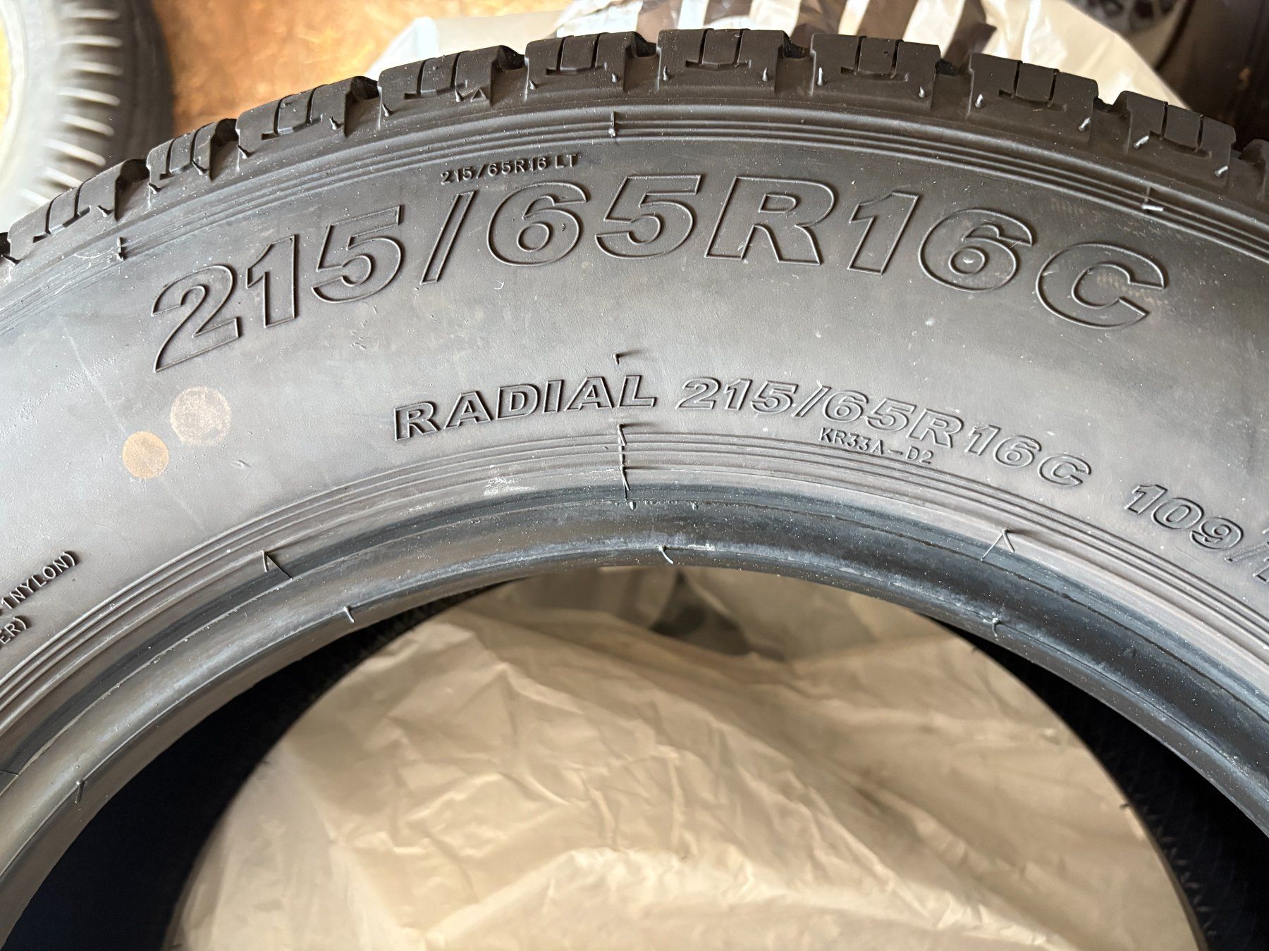 Pneus & Kompletträder: 4 Stk Ganzjahresreifen KEND 215/65 R16C neuwertig – Defekt aus Wangen b. Olten von Hba2 1