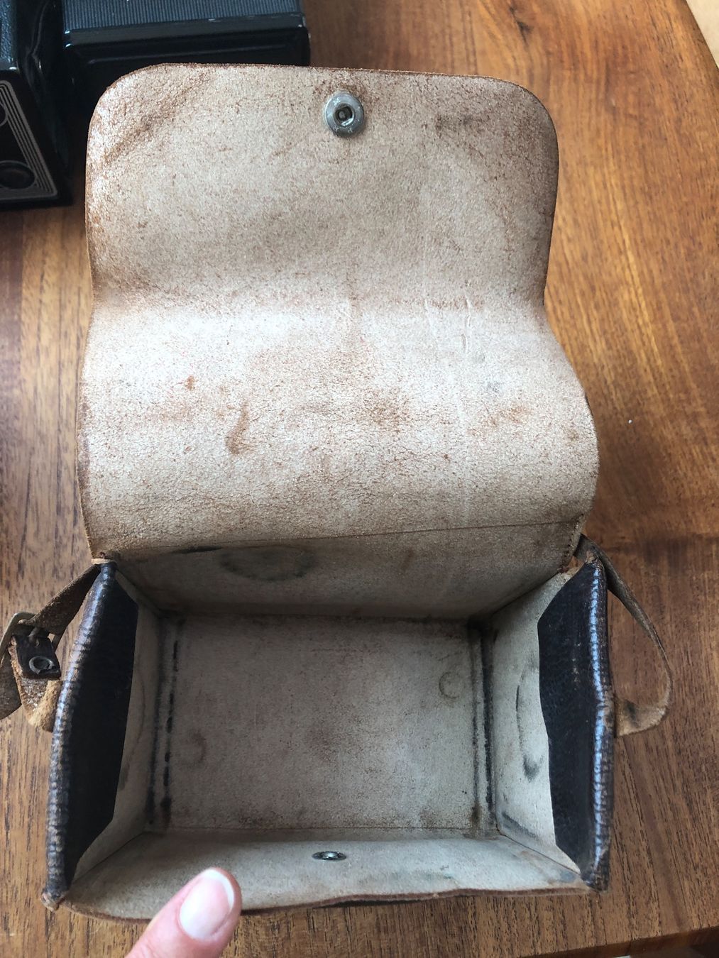 Agfa Fotocamera: Agfa Box Kamera mit Lederetui gebrauchter Zustand – Usato da Arlesheim venduto da leyRum4.5 7