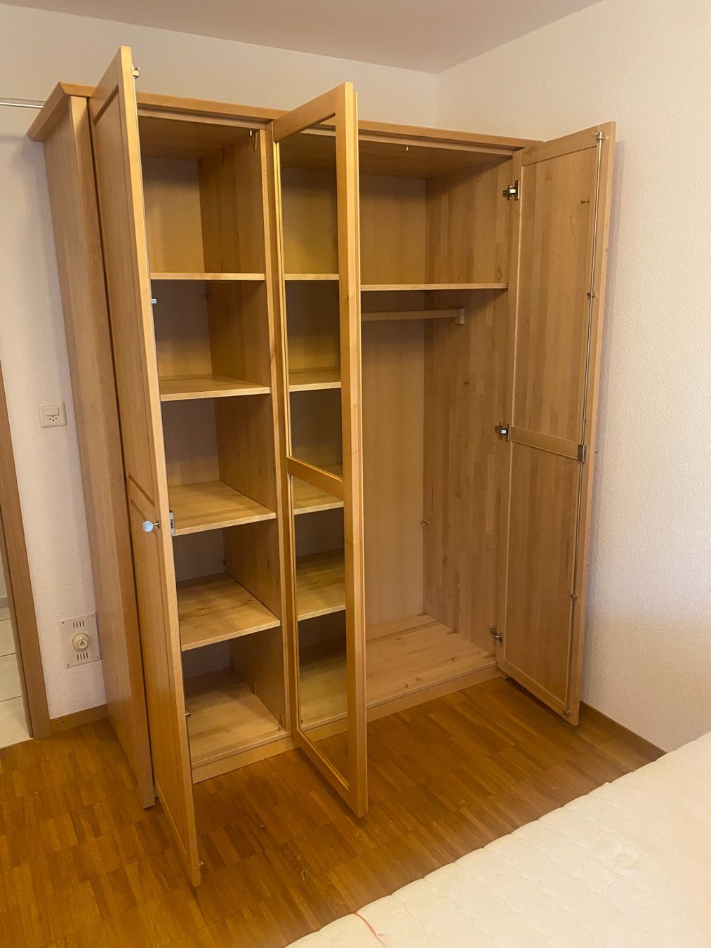 Armoires: Kleiderschrank – D'occasion à Möhlin par dma_gd8v 3