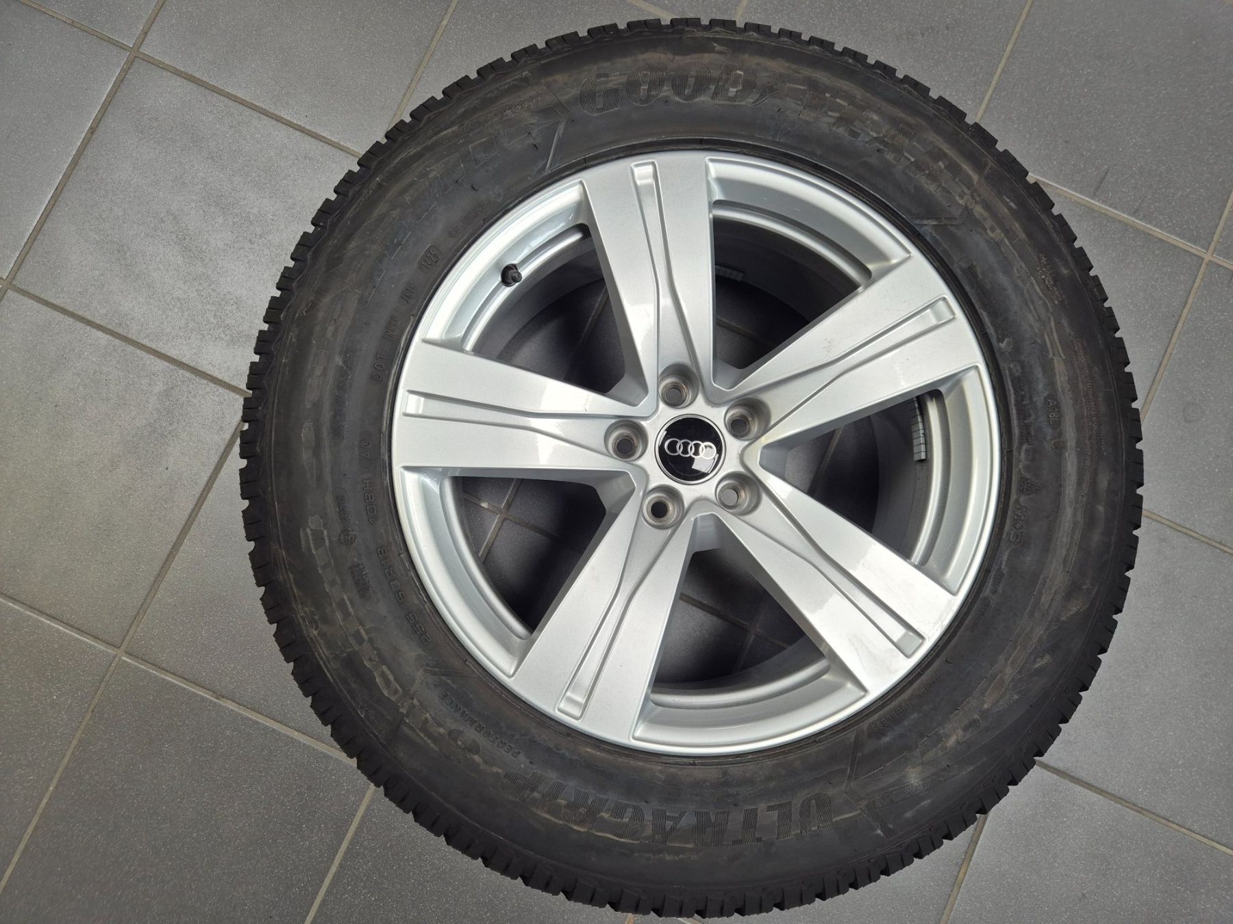 Audi Pneumatici & Ruote complete: Winterräder 18" Audi Q7 – Usato da Winterthur venduto da WEWi-Ersatzteile