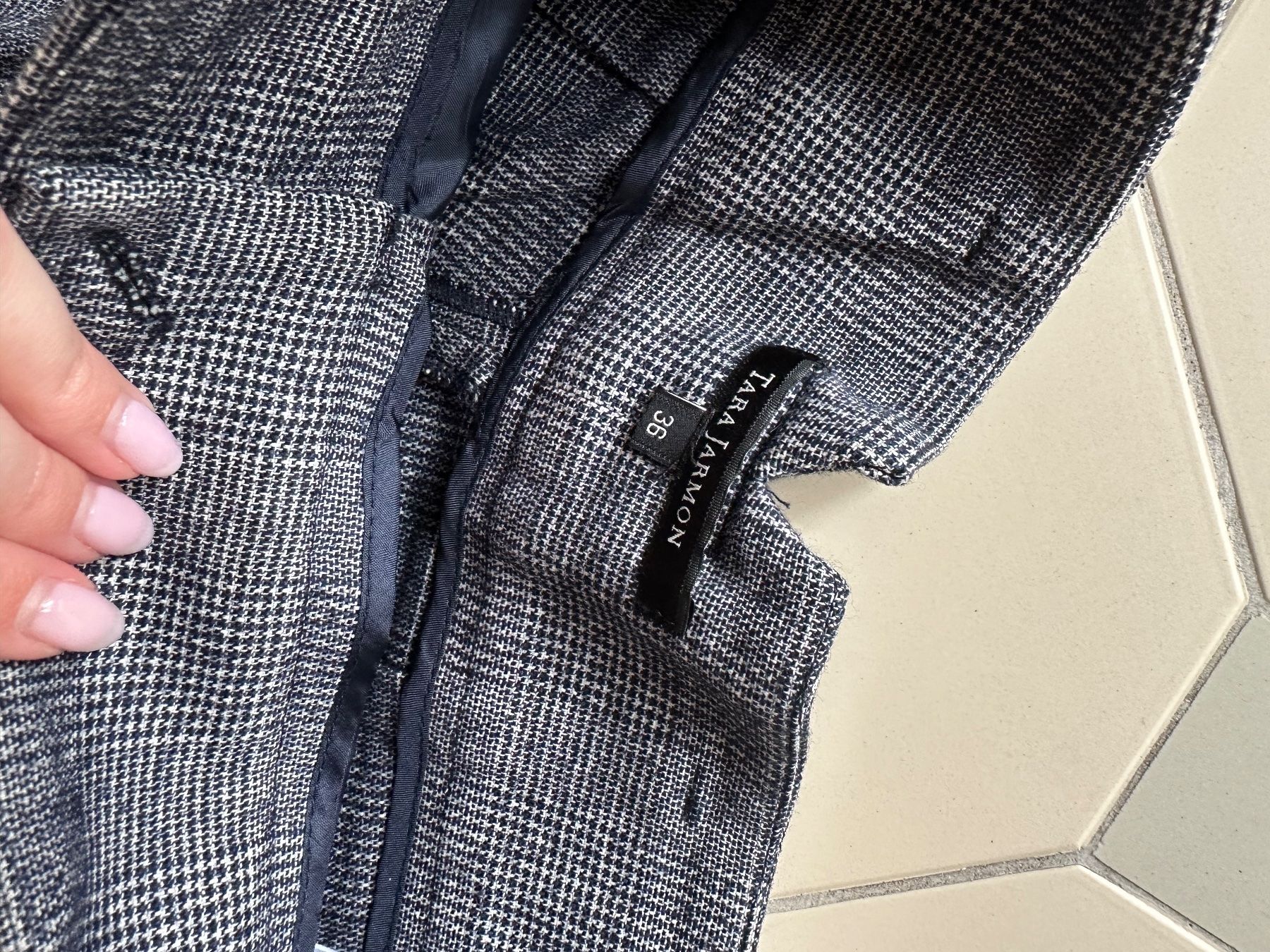 Hosen: Tara Jarmon Short – Gebraucht aus Zürich von aow_8p7m 1