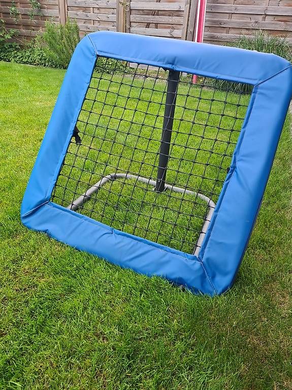 Fussball- & Hockeytore: Rebounder Kickback für Ball – Gebraucht aus Horw von Sbigi1