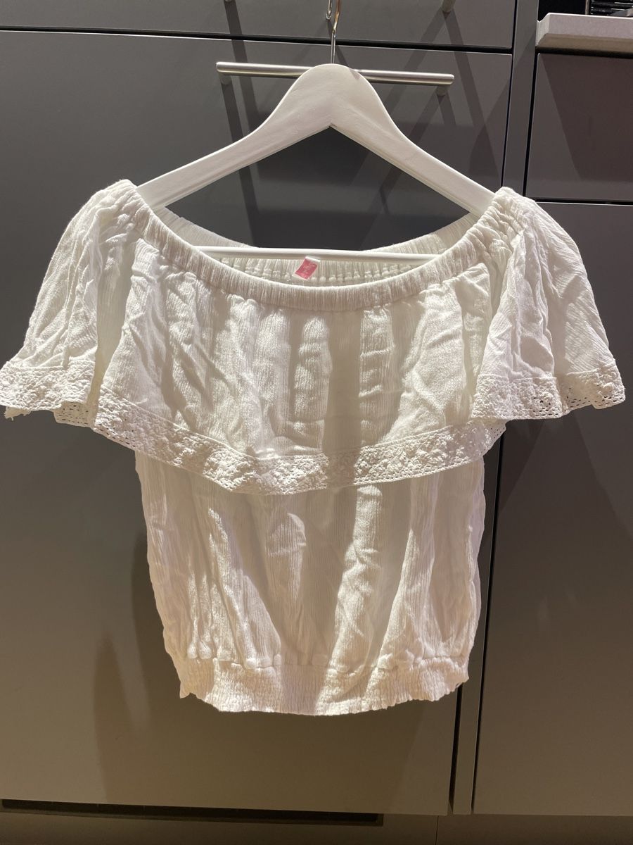 Top: Weisses off-shoulder Top, Gr. M – Usato da Arbon venduto da llaauraa
