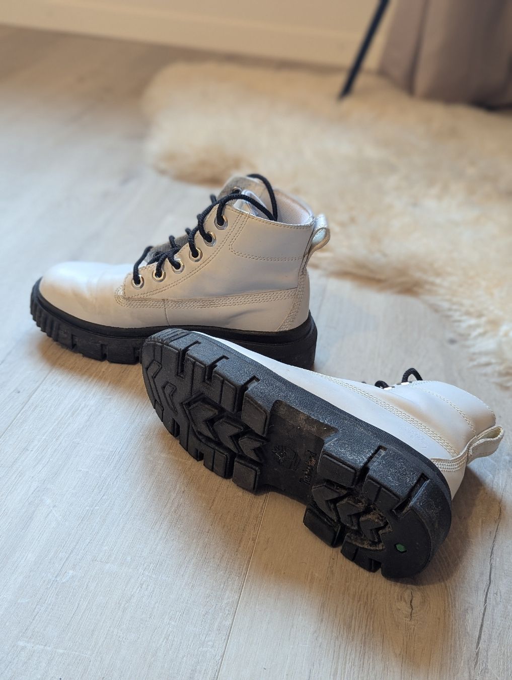 Timberland Scarpe da donna: Timberland White Leather Ankle Boots, Size 36 - EU – Usato da Schlieren venduto da maseam 2
