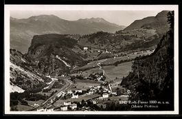 Rodi-Fiesso, Dorf und Tal mit Monte Piot