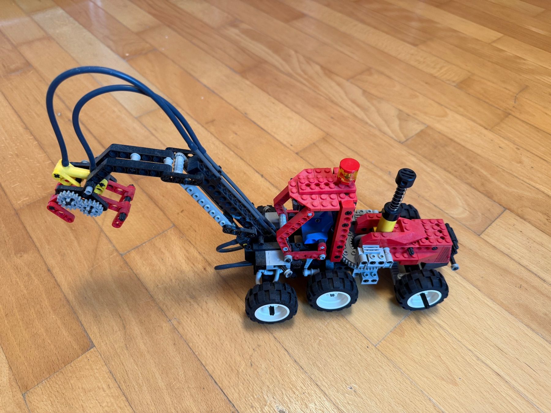 Lego Kit di costruzioni: LEGO Technic 8443 Pneumatic Log Loader mit Anleitung – Usato da Meilen venduto da MockUrs