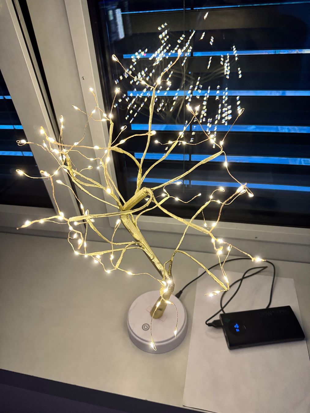 Lampes: Lampe arbre LED décorative  Alimentation USB – D'occasion à Morges par con_jw6n 3