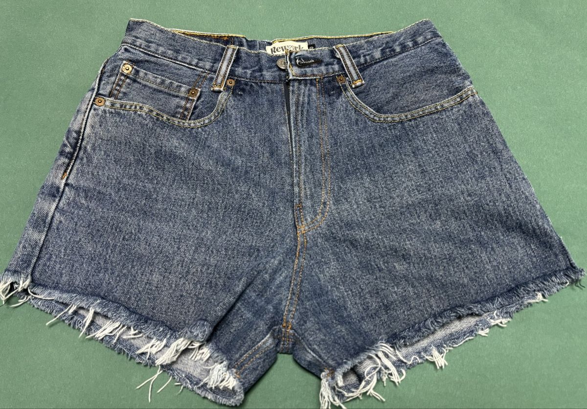Levi's Jeans: Levi's Jeans-Shorts, Grösse 30  – D'occasion à Zollikerberg par Jvac2 1