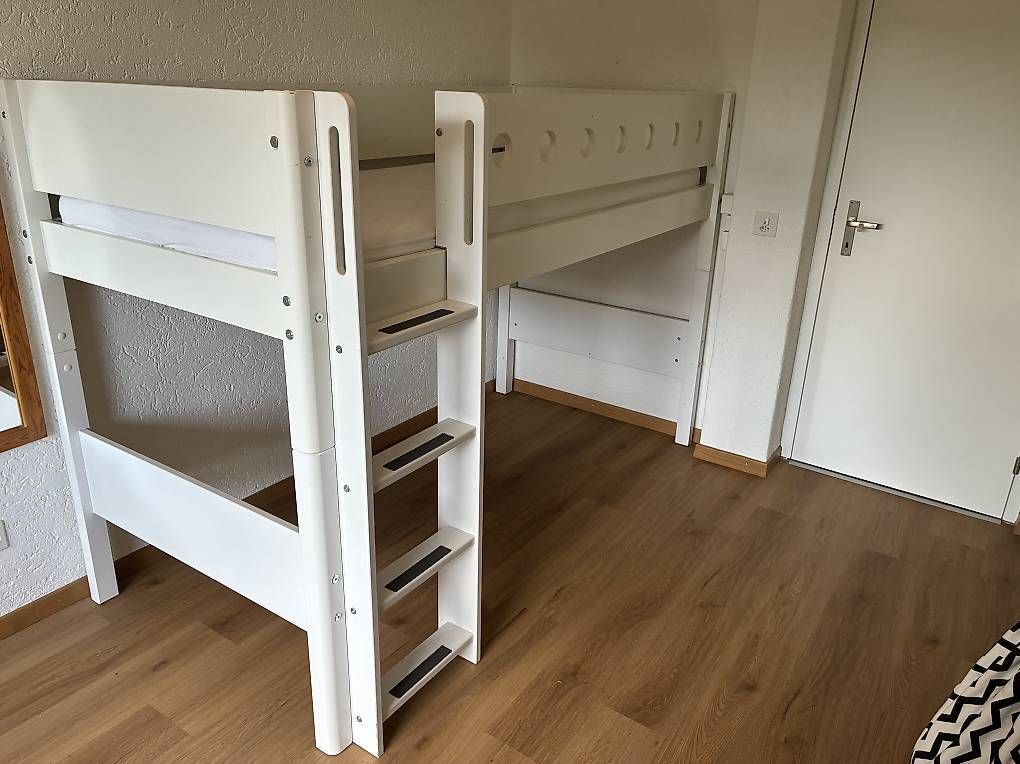 Flexa Letti: Flexa Weiß Mittelhochbett – Usato da Nürensdorf venduto da cam_nbr6 1