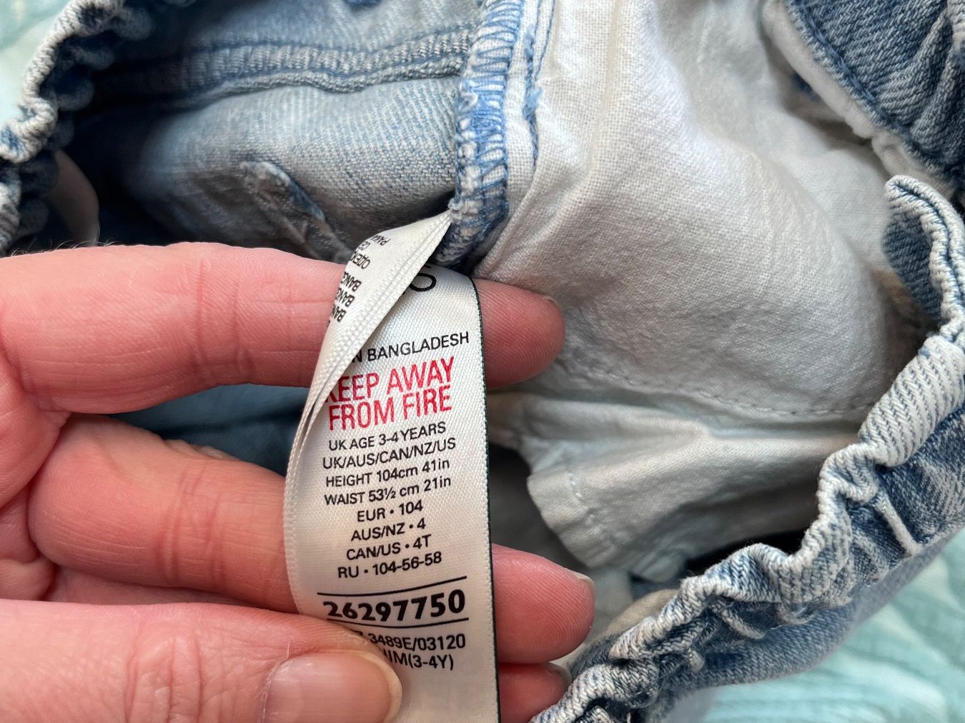 Hosen: 2 x Jeansshorts, Größe 104 – Gebraucht aus Umiken von deb_57xk 6