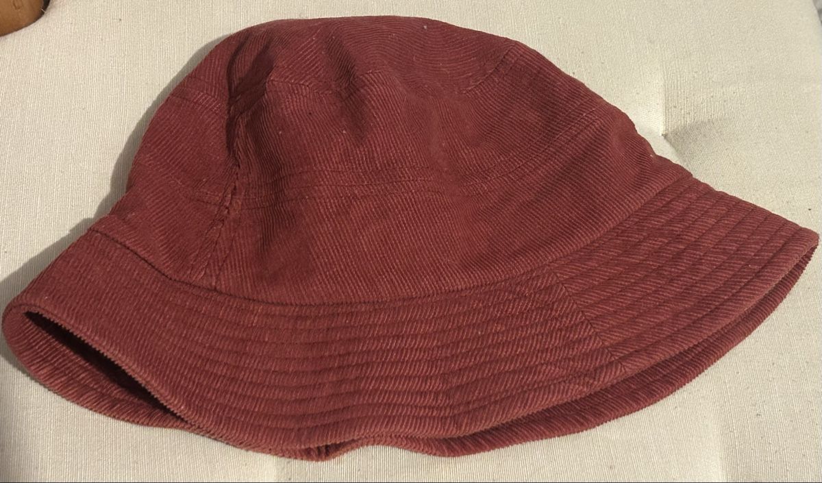 Copricapi, berretti & cappellini: Chapeau Bob OBJECT bordeaux  – Usato da St-Prex venduto da mar_f6t6
