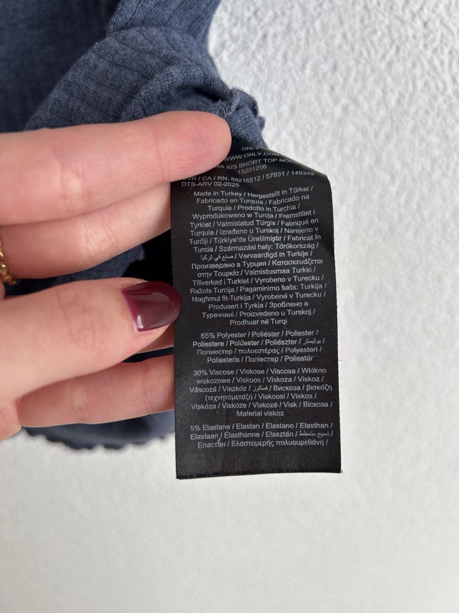 Only T-Shirts: Only T-Shirt – Gebraucht aus Chur von alles_ab_1Franken 2