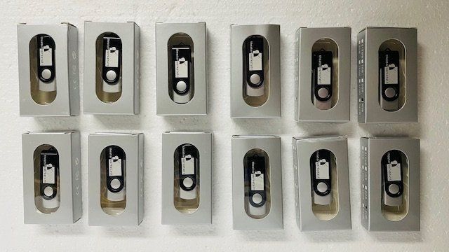 Chiavette USB: 12 Datenträger USB Sticks – Nuovo e nell'imballaggio originale da Oberrieden venduto da Ket25