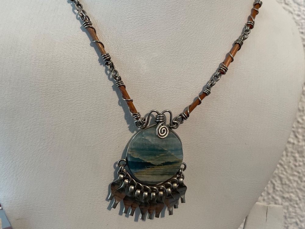 Collier Vintage Avec Pendentif Buste De Bretonne En Métal Argenté - Bijou Ancien Rare Ref 5310