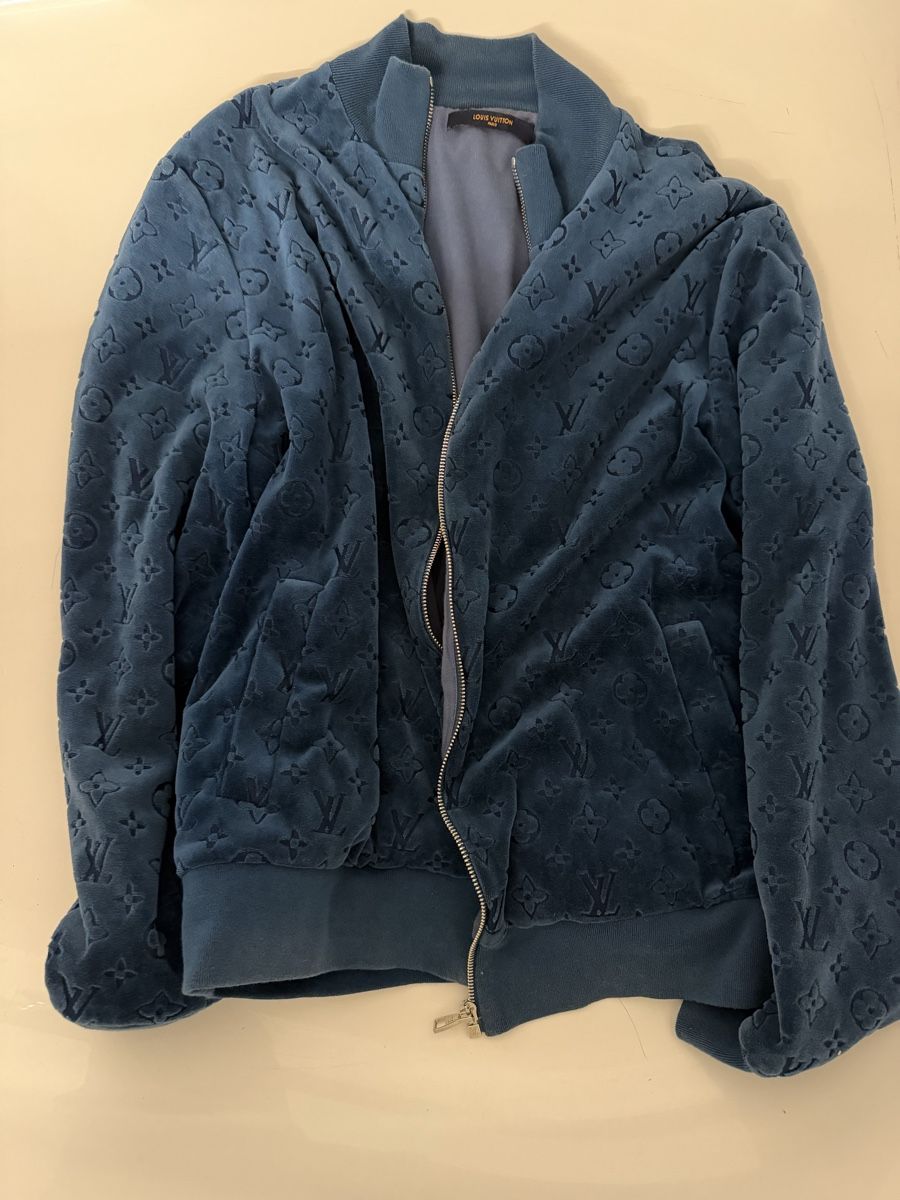 Louis Vuitton Jacken: Vuitton fleece jacke – Gebraucht aus Neuenegg von M8219