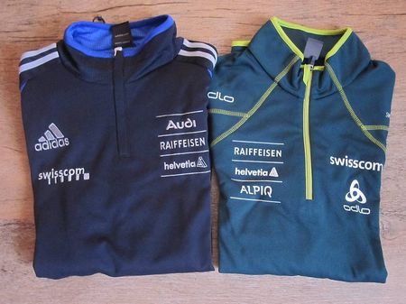 zwei Pullover mit Zipper