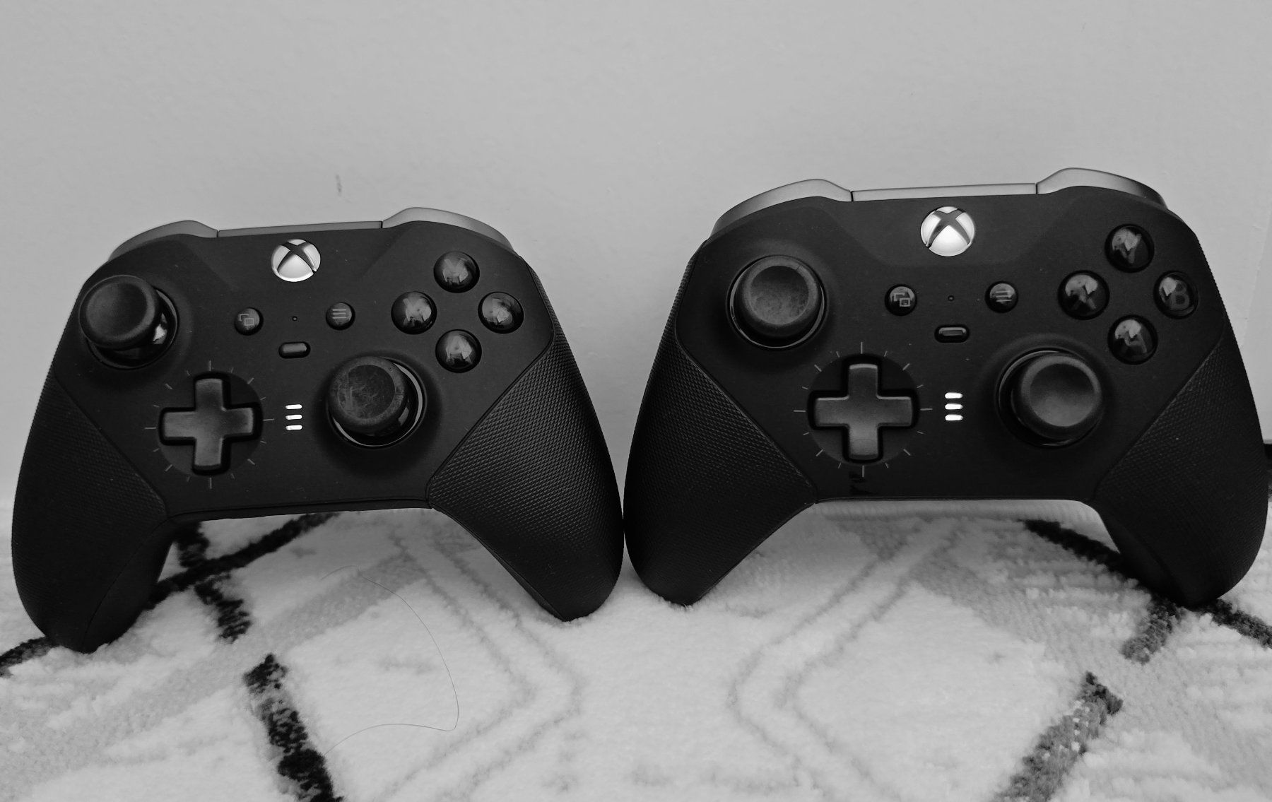 Microsoft Controller: (2)Xbox Elite Series 2>>(2 Stück) – Usato da Basel venduto da Esmen