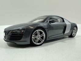Audi R8 1:18, anthrazit-silber, KYOSHO