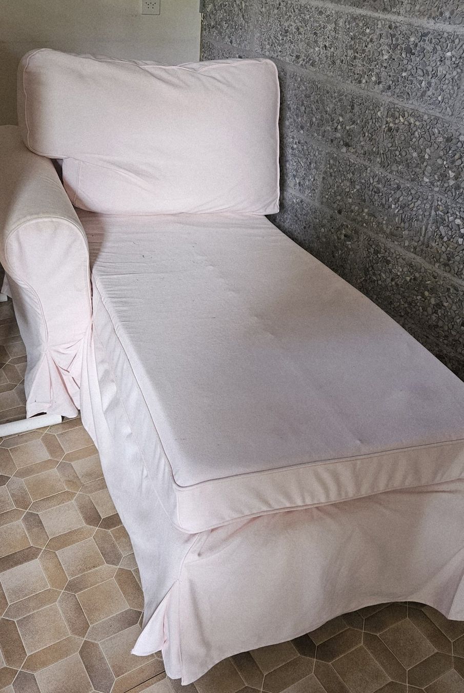 Ikea Divani: IKEA Récamiere mit weiterem Bezug mit Blumenmuster – Usato da Tägerwilen venduto da eng_9pwb 1