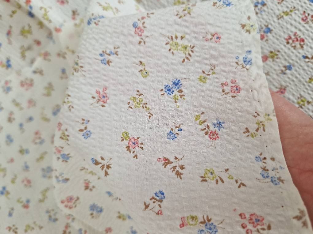 Tessuti: Sommerlicher Stoffrest mit Blumenmuster DDR Vintage – Usato da Erlinsbach SO venduto da ULIKH 2