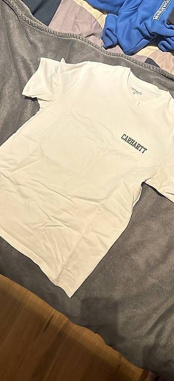 T-shirt: Carharrt Tshirt M – Usato da meierskappel venduto da Yannik301