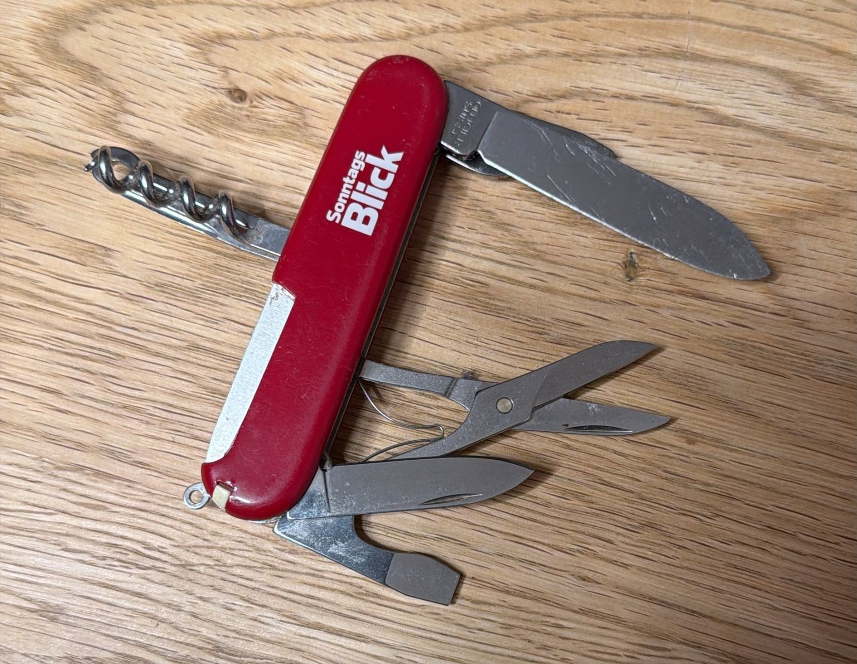Victorinox Coltelli tascabile: VICTORINOX SACKMESSER SONNTAGS BLICK – Usato da Zürich venduto da Frei-Occasionen 2