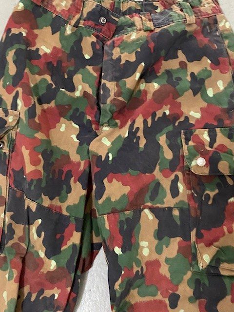 Schweizer Armee Uniformi: KAMPFHOSE TAZ 83  CH ARMEE – Usato da Chur venduto da silbermon 1