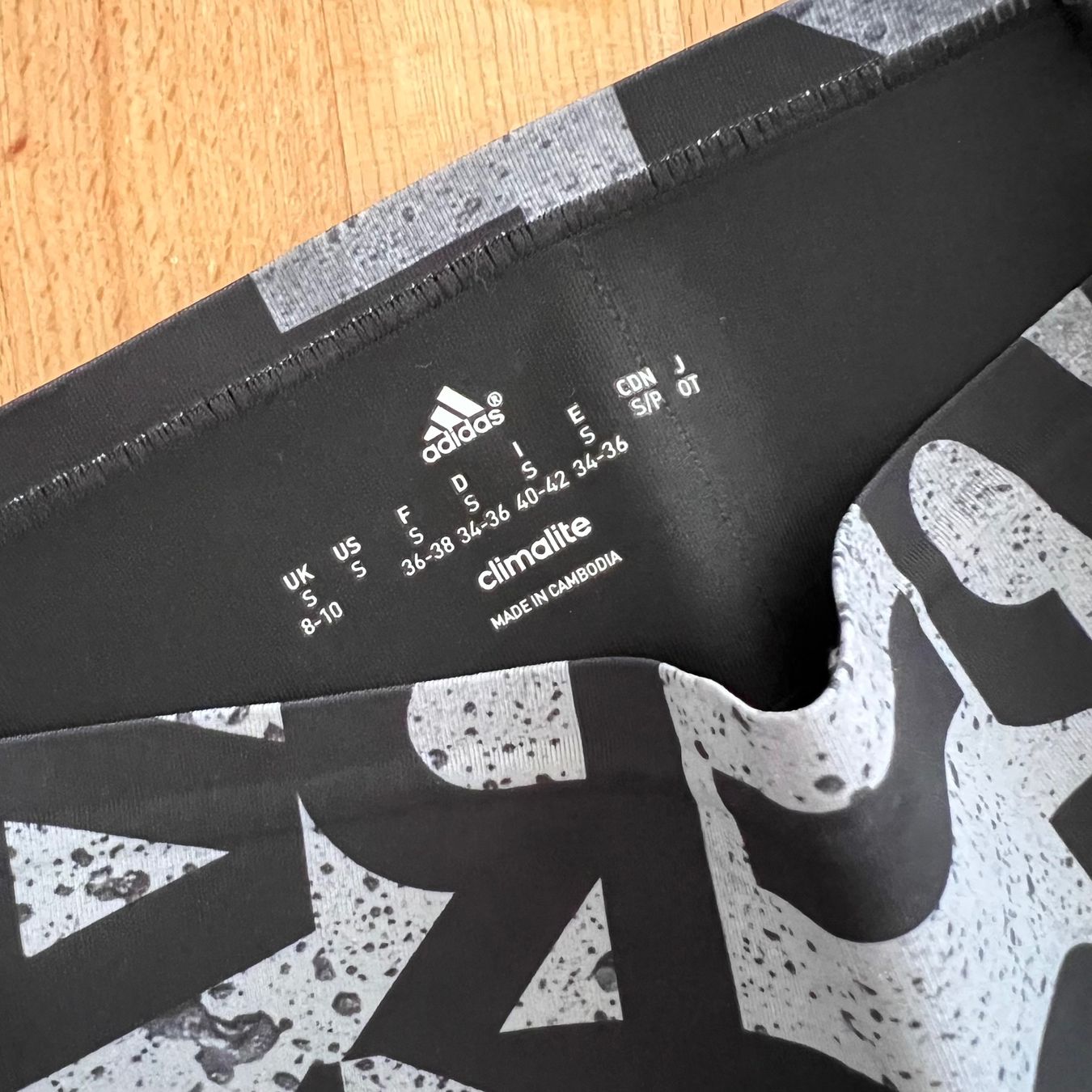 Adidas Leggings: Leggings de sport Adidas – Usato da Pully venduto da sunaddict 1