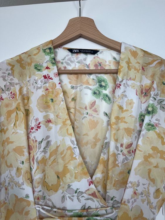 Robe Zara jaune (Neu (gem?�ss Beschreibung)) in Neuch?�tel f?�r CHF 9 �?? mit Lieferung auf Ricardo 