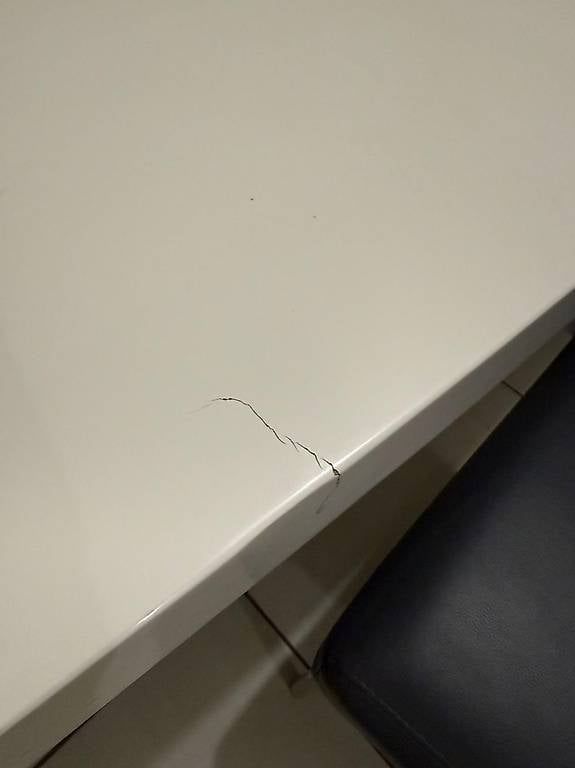 Tables: Esstisch weiss mit 6 Stühlen – D'occasion à Zufikon par lar_59nt 4
