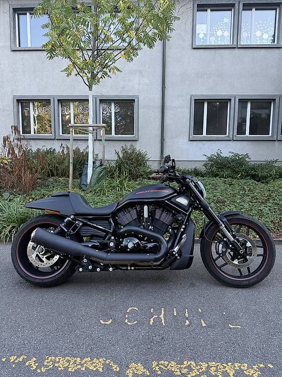 Harley-Davidson Chopper: Harley Davidson Vrsc Night Rod – Usato da Bern venduto da Luiscabral
