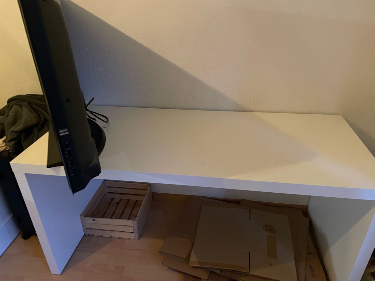 Ikea Scrivanie: Pult – Usato da Wichtrach venduto da lor_6zwr 2