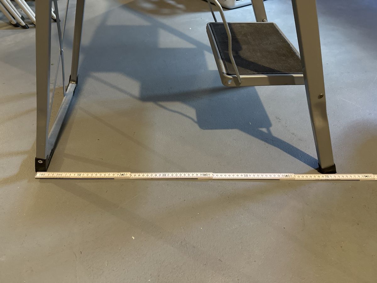 Scale: Klapptritt 3-stufig grau Metall – Usato da Schafisheim venduto da Minulein 2