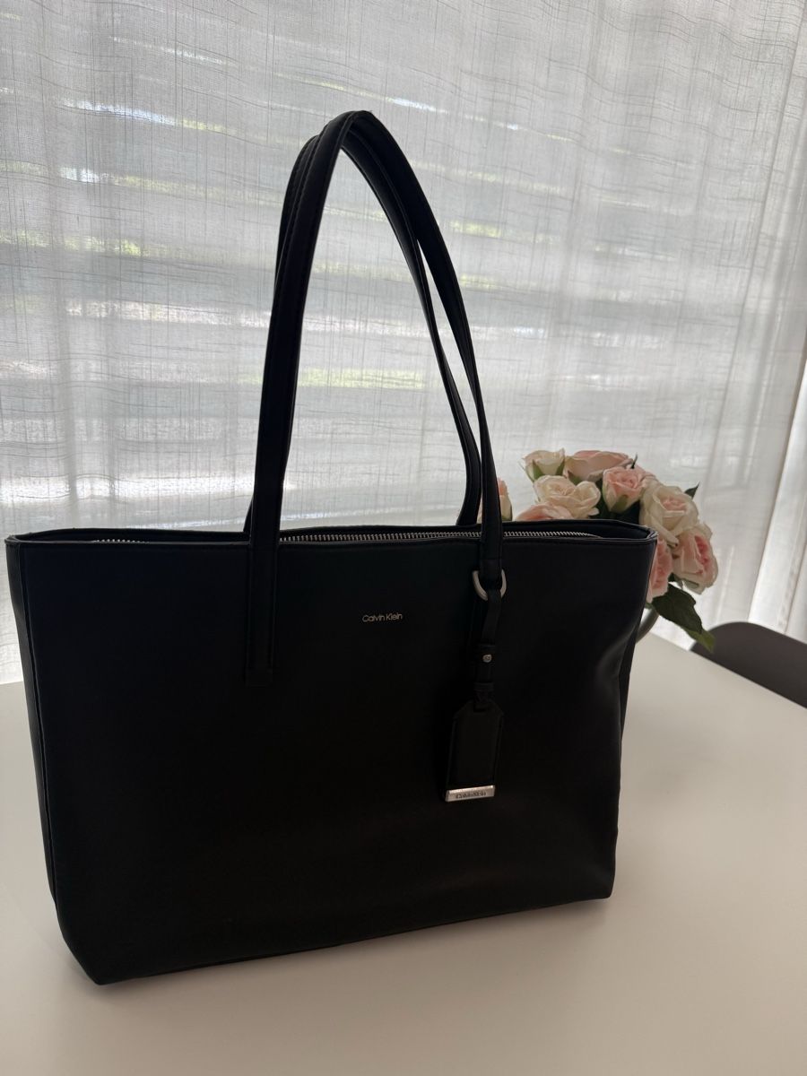 Calvin Klein Borse da donna: Calvin Klein Shopper Tasche schwarz Leder – Usato da Regensdorf venduto da Sirodtpycpvu 4