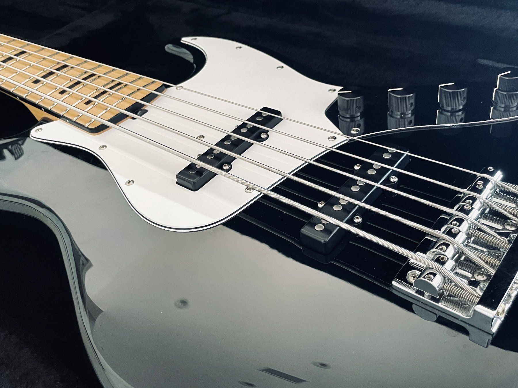 Sadowsky Musikinstrumente: Sadowsky UV70 Metro 5 String Bass – Gebraucht aus Boswil von HairyCloset 1