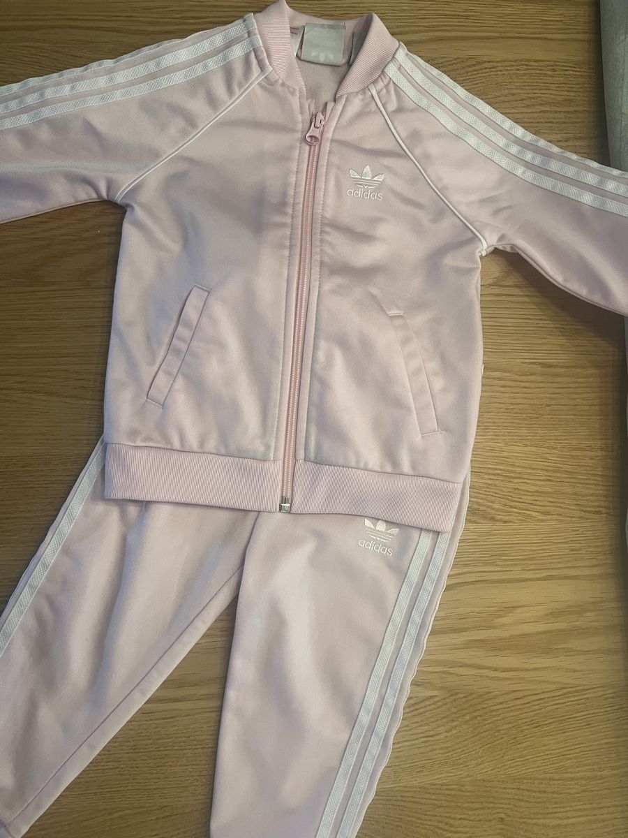Adidas Completi: Adidas Trainingsanzug Gr. 18-24 Monate  – Usato da Adliswil venduto da oktschuess10