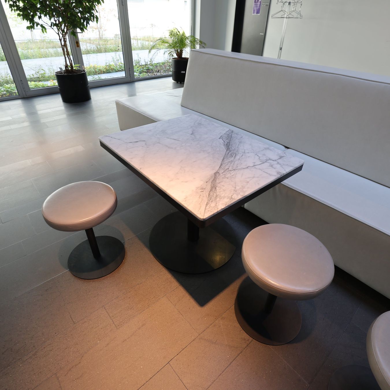 Sgabelli: Sevil Peach Next Stool Hocker, Grau – Usato da Affoltern am Albis venduto da Zapro 4