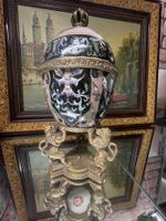 Majestätische Vase aus Porzellan/Bronze 3 Löwen Figuren !