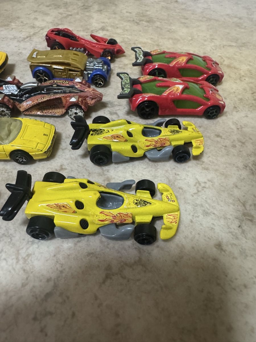 Hot Wheels Modellini d'auto: 13x Hot Wheels Spielzeugautos – Usato da Massagno venduto da ilm_vd96 1