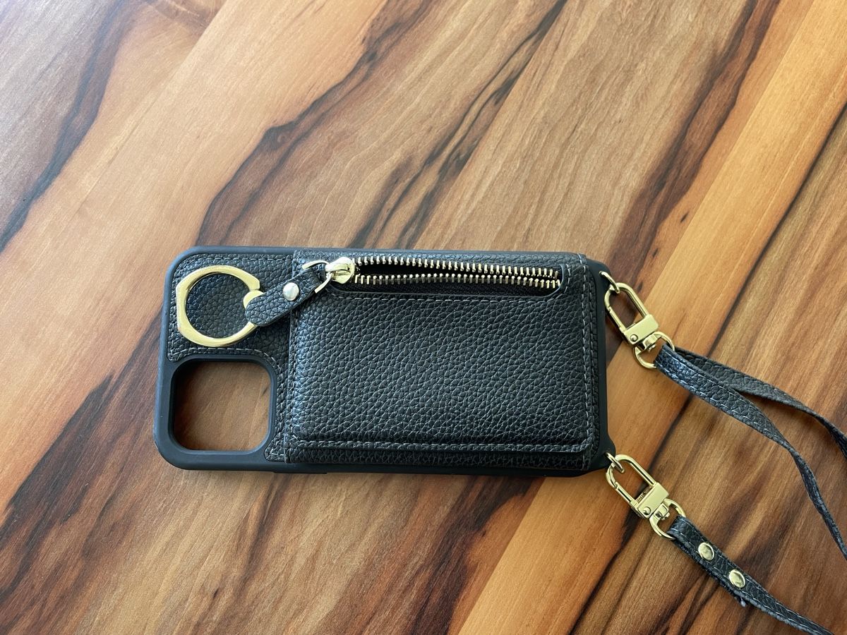 Covers & Schutzfolien: iPhone 12 K-Leder Hülle mit Münz- & Kartenfach + Fingergriff – Gebraucht aus Wil SG von piranha8302 2