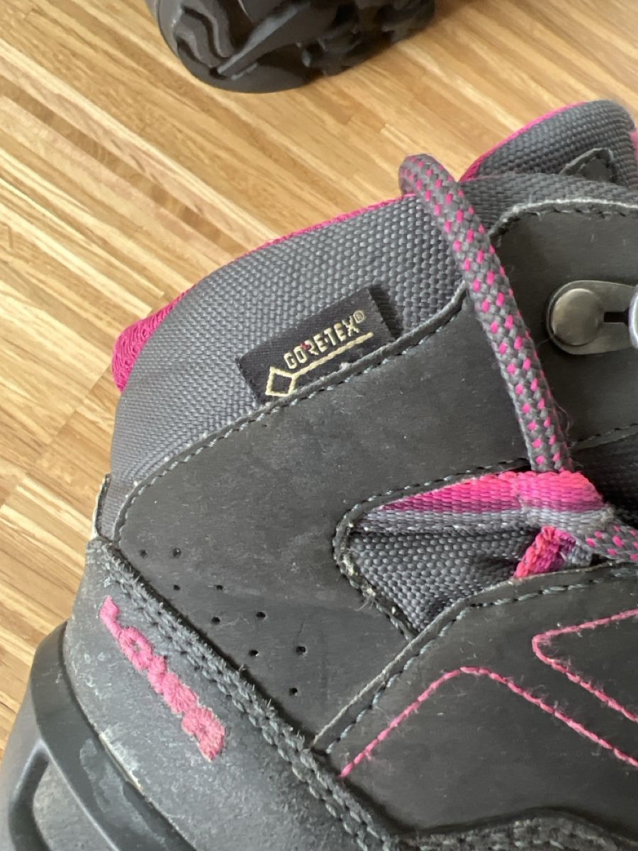 Lowa Scarpe per ragazze: Lowa Wanderschuhe Gr 33 – Usato da Zürich venduto da spts 2