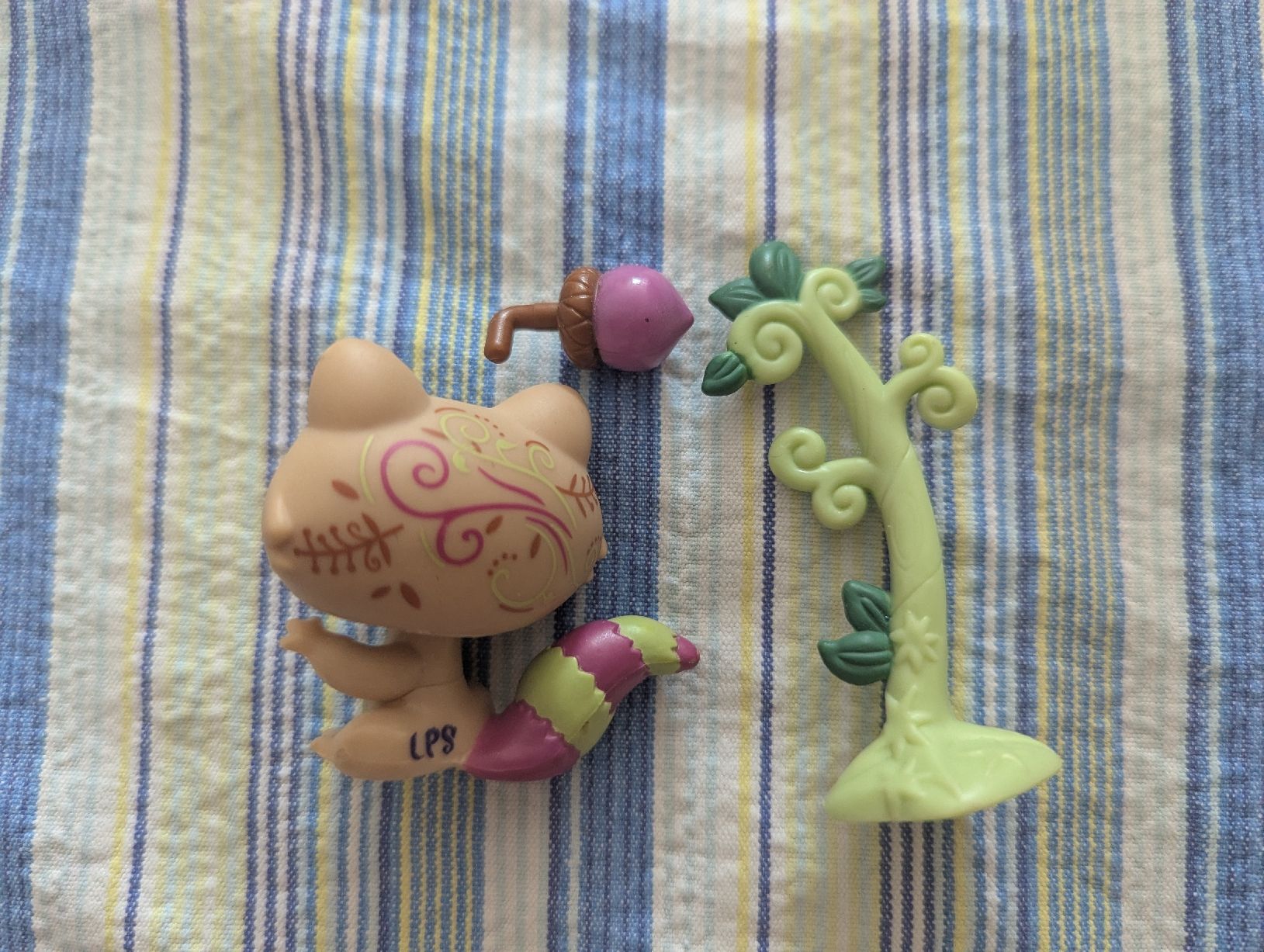 Littlest Pet Shop Giocattoli: littlest pet shop waschbär mit Baum und Eichel – Usato da Kloten venduto da sop_zxc9 2