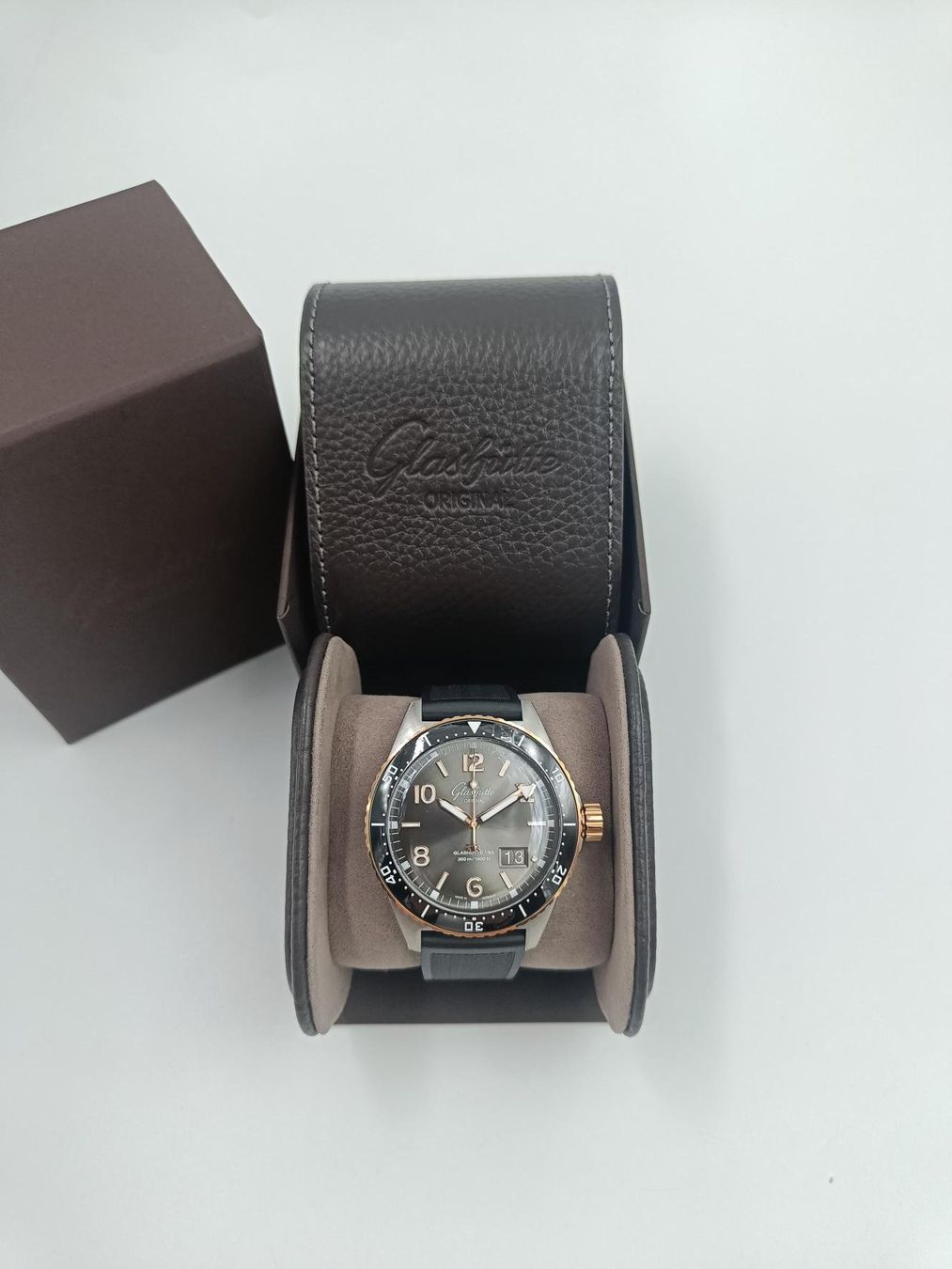 Glashütte Montres: GLASHÜTTE ORIGINAL "SEAQ PANORAMA DATE" – Neuf (Voir description) à Luzern par EdiGem 2