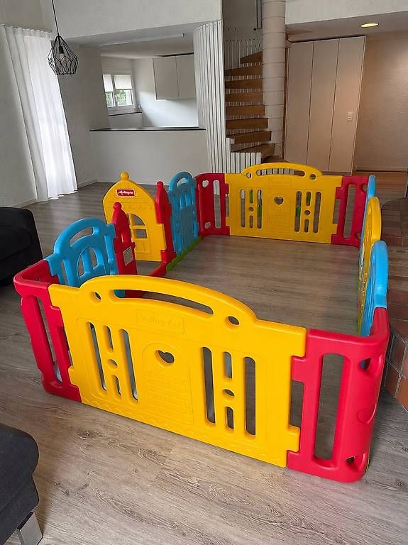 Box & Barriere di sicurezza: Dwinguler Castle Laufgitter / Spielschloss – Usato da Rüfenach AG venduto da Trompetra